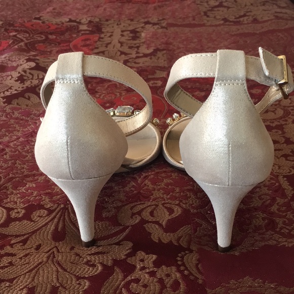 K & K, gold, 3 inch heels, 7.5M, gems on toes. - Picture 3 of 8